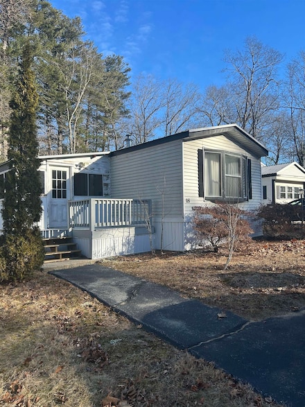 18 Bangor St, Nashua, NH 03063