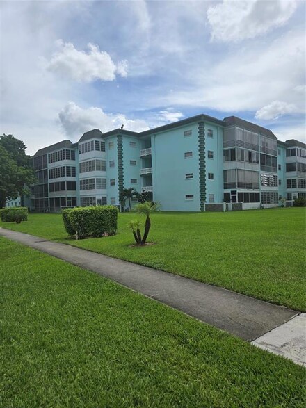 4401 NW 41st St Unit 109, Lauderdale Lakes, FL 33319