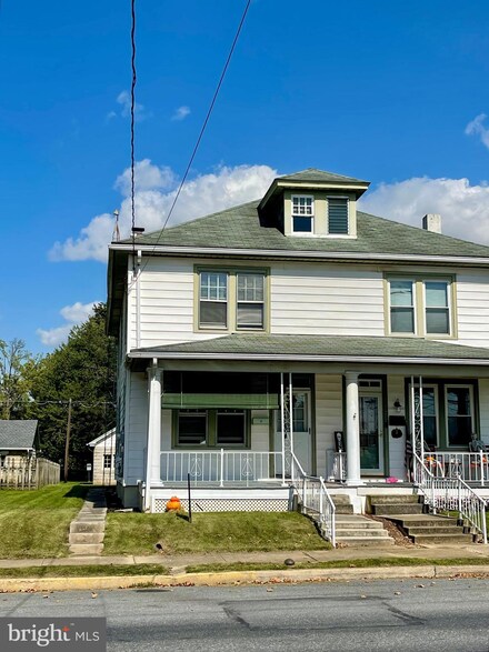 45 W Lincoln Ave, Lititz, PA 17543