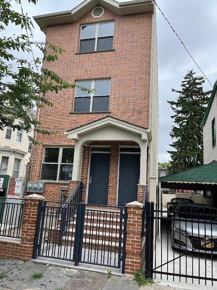 221 Barbey St, Brooklyn, NY 11207