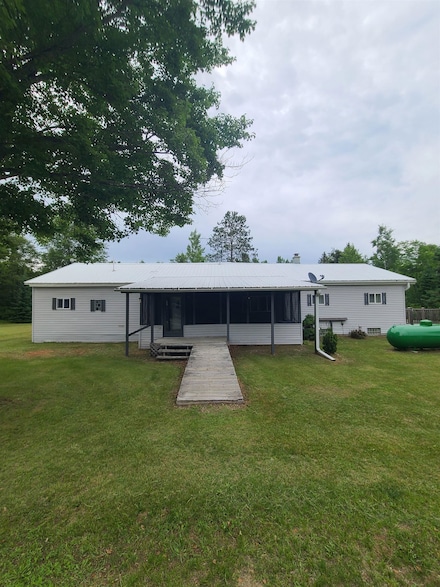 W7916 Aspen Ln, Pembine, WI 54156