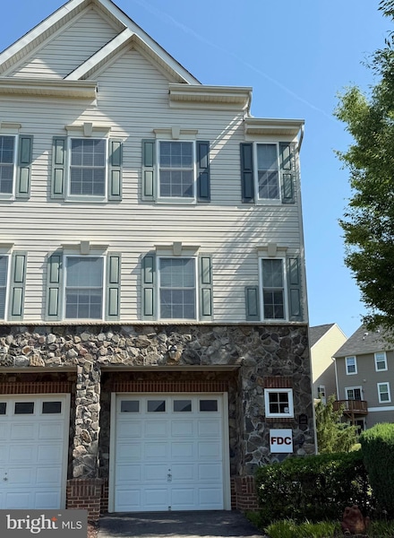 2807 Chinkapin Oak Ln, Woodbridge, VA 22191
