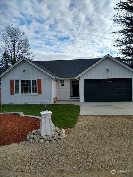 126 2nd St, Gold Bar, WA 98251