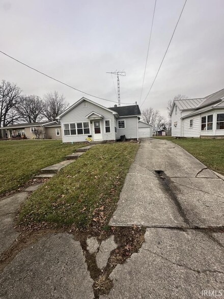 811 N Howard St, Union City, IN 47390