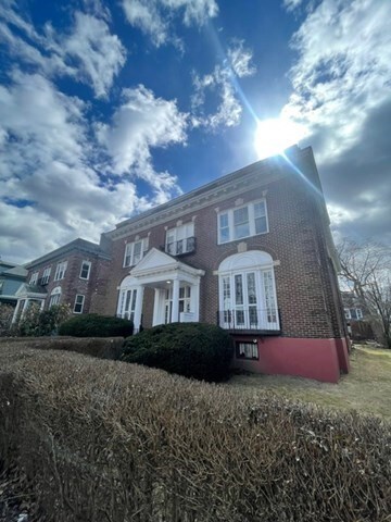 38 Hutchings St Unit 2R, Boston, MA 02121