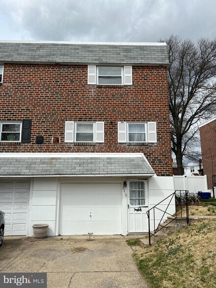8810 Danbury St, Philadelphia, PA 19152