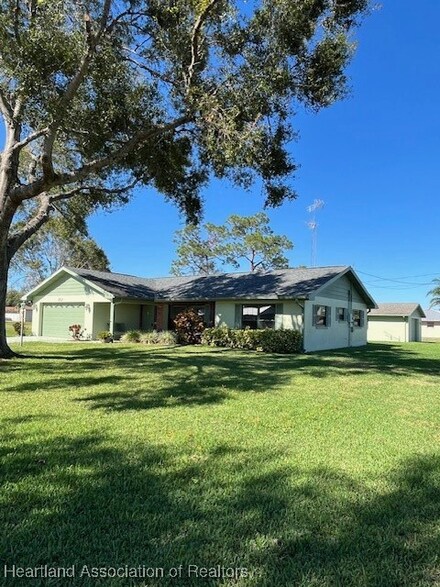 301 Wren Ave, Sebring, FL 33870