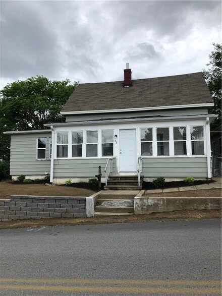 28 Clyde St, West Warwick, RI 02893