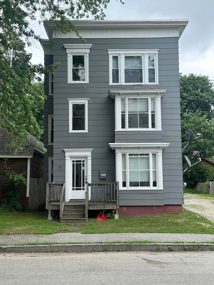 95 Wood St, Lewiston, ME 04240