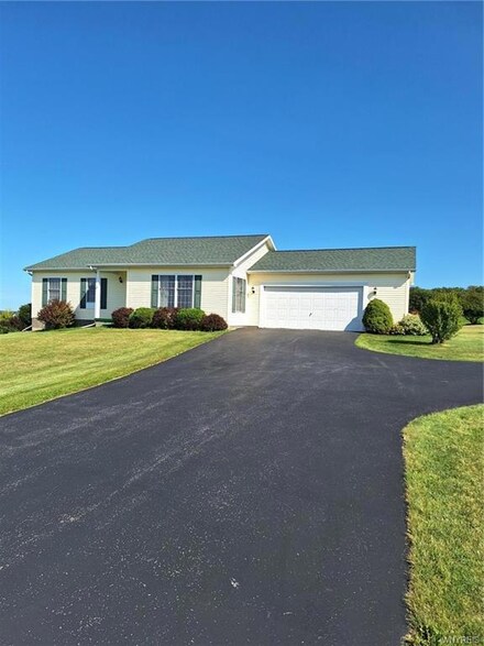 8117 Warner Rd, Le Roy, NY 14482