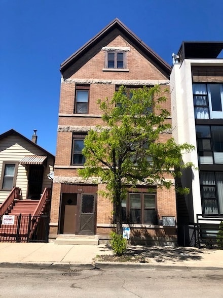 1532 W Chestnut St Unit 1, Chicago, IL 60642
