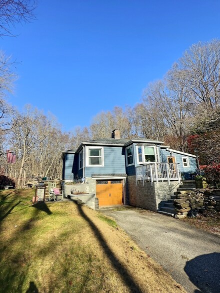 61 Moss Ave, Seymour, CT 06483