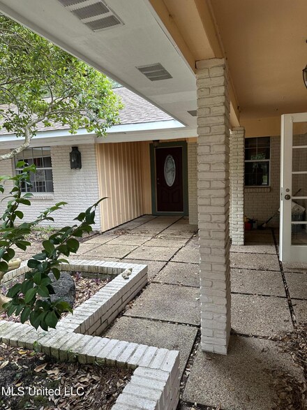 913 N Shore Dr, Biloxi, MS 39532