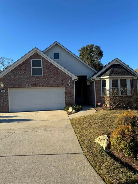 3049 Sawgrass Cir, Tallahassee, FL 32309