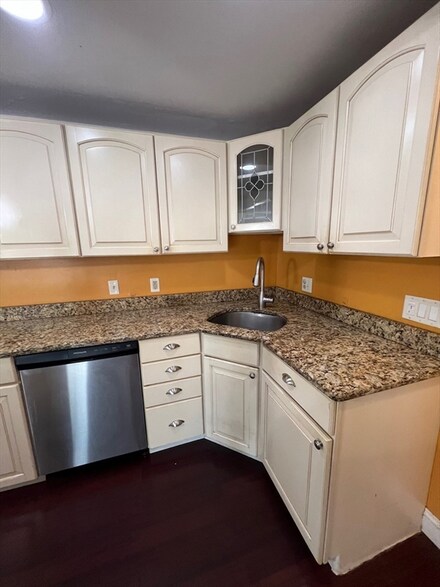 18 Fountain Ln Unit 5, South Weymouth, MA 02190