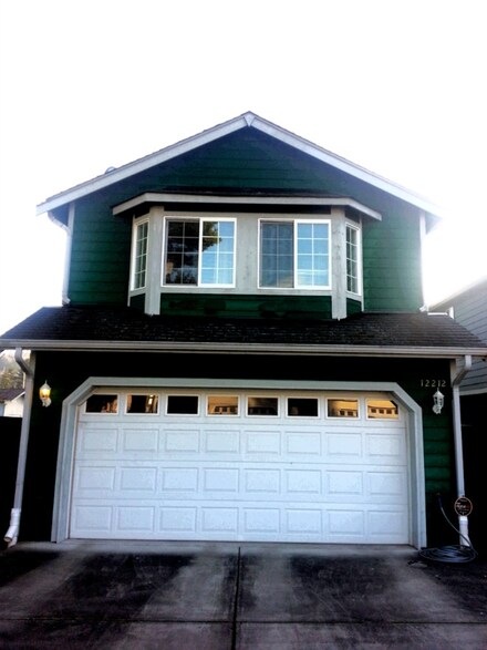 12212 43rd Ave S, Seattle, WA 98178