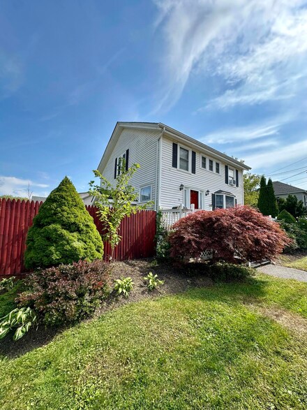 55 Broadway, Rockland, ME 04841