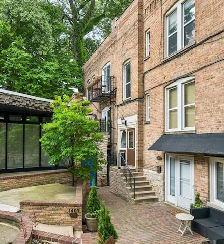 1407 N Wells St Unit 3, Chicago, IL 60610