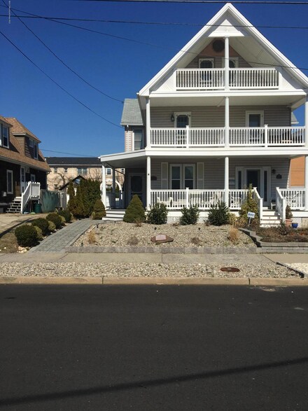110 1/2 Lareine Ave, Bradley Beach, NJ 07720