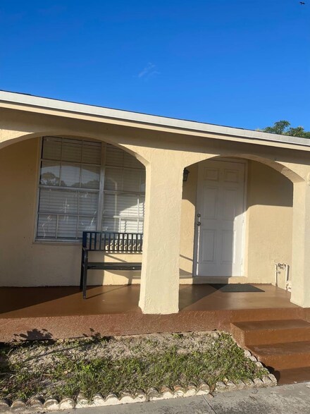 978 Sumter Rd W, West Palm Beach, FL 33415