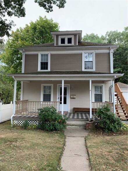 180 West St, West Warwick, RI 02893