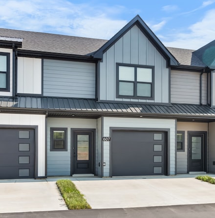 607 Jonathan Wade Cir, Clarksville, TN 37043