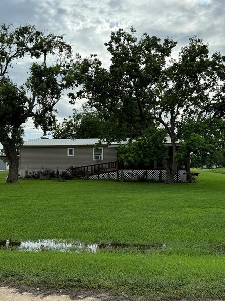 160 S Tupelo, Palacios, TX 77465