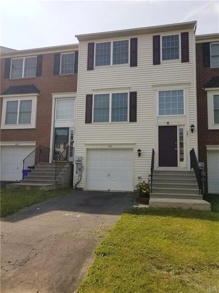 343 S Oak St, Freemansburg, PA 18017