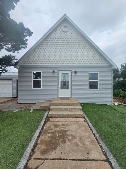 406 Sheridan St, Ensign, KS 67841