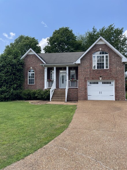 8003 Indian Ridge Blvd, White House, TN 37188
