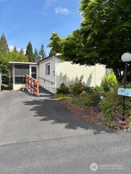 823 Cottonwood Dr, Enumclaw, WA 98022