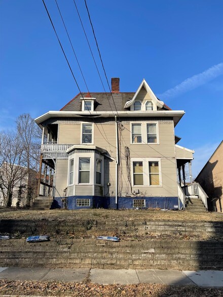 3129 Hackberry St, Cincinnati, OH 45207