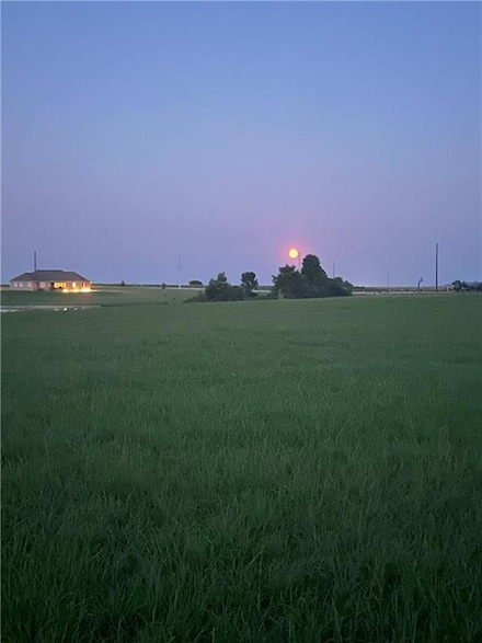2403 SW Meadow Lake Dr, Ottawa, KS 66067