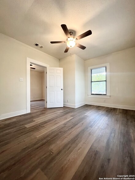 4611 S Hackberry, San Antonio, TX 78223