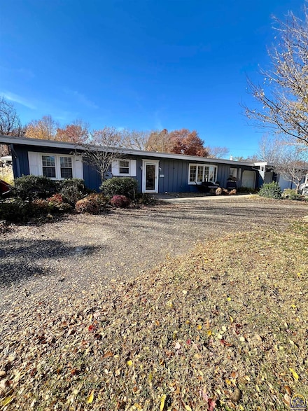 2021 Morningside Dr, Emporia, KS 66801