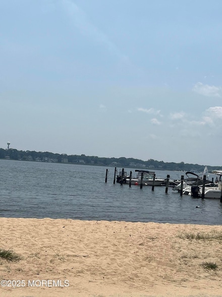 1610 Riviera Ave, Toms River, NJ 08753