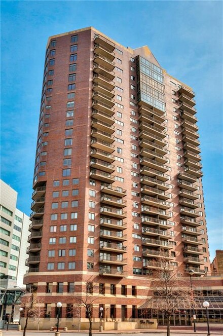 300 Walnut St Unit 707, Des Moines, IA 50309