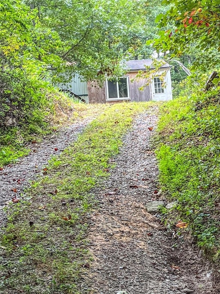 17 Howell Rd, Brevard, NC 28712
