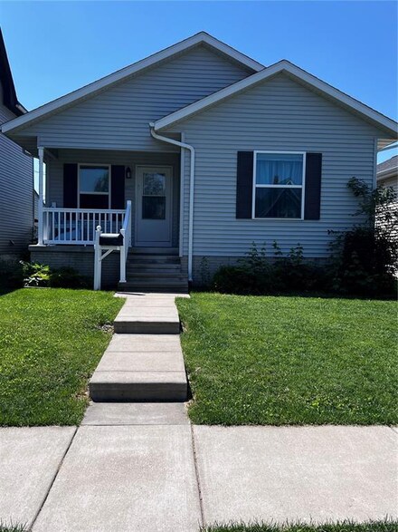 827 G Ave NW, Cedar Rapids, IA 52405