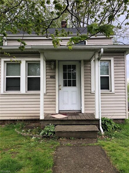 328 Cherry St W, Canal Fulton, OH 44614