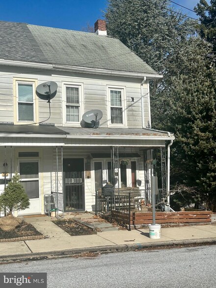 53 W Maple St, Dallastown, PA 17313