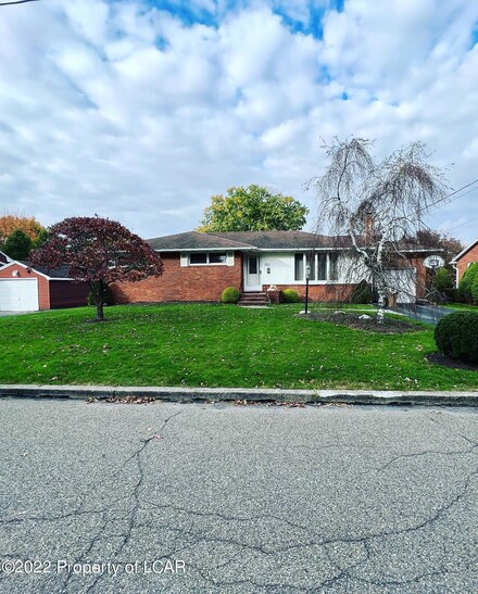 700 N Broad St, West Hazleton, PA 18202