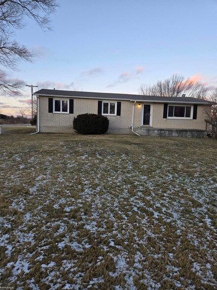 12180 Hill Rd, Riley, MI 48041