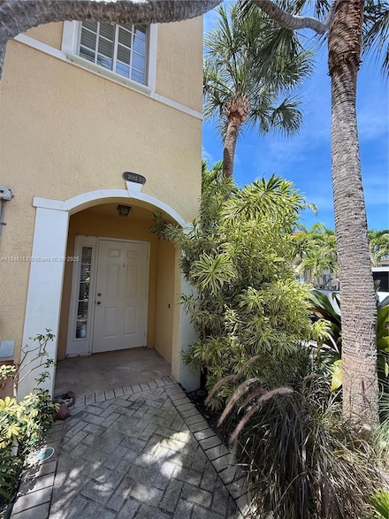 2082 NE 167th St Unit 2104, North Miami Beach, FL 33162