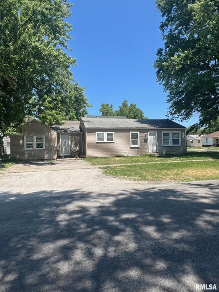 1829 E South St, Springfield, IL 62703