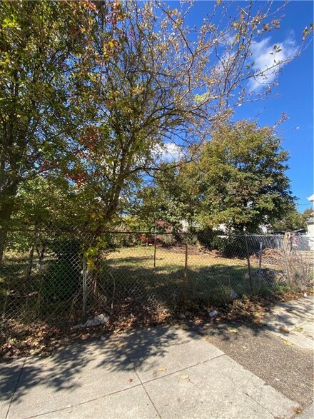 12 Benton St, Providence, RI 02909