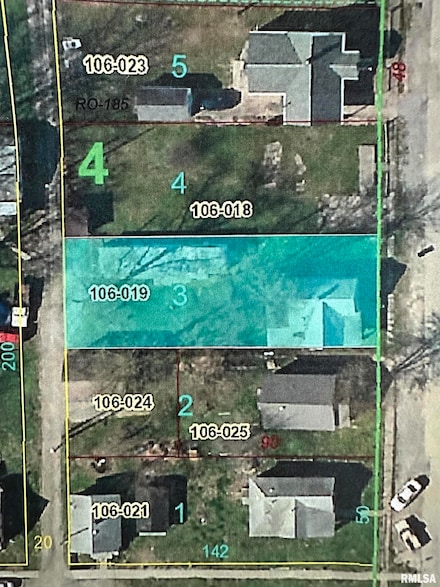 705 6th St, Carmi, IL 62821