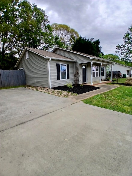 129 Belle Flower Ct, Spartanburg, SC 29303