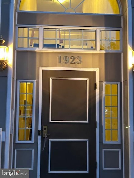 1923 Wilson Ln Unit 201, McLean, VA 22102