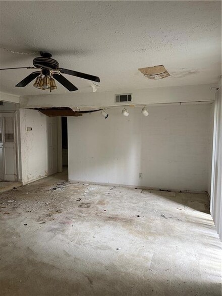 809 Camelot Dr, Atlanta, GA 30349